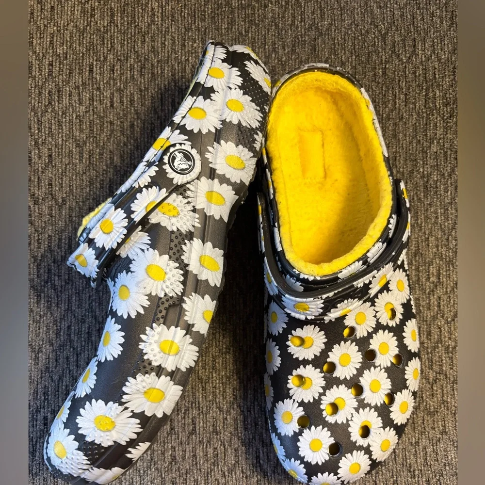 Crocs Classic Lined Vacay Vibes Clog - Black/Daisy Men’s Size 12